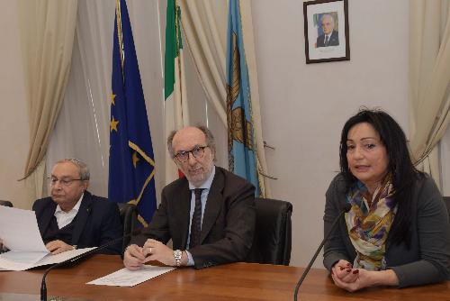 Il vicegovernatore Riccardo Riccardi, l'amministratore delegato di Fincantieri, Giuseppe Bono e il sindaco di Monfalcone, Anna Maria Cisint.